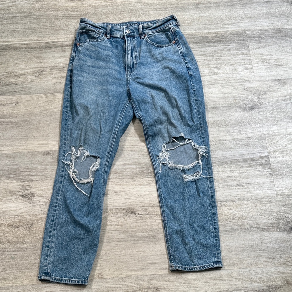 AE NWT Women's Blue Distressed Jeans